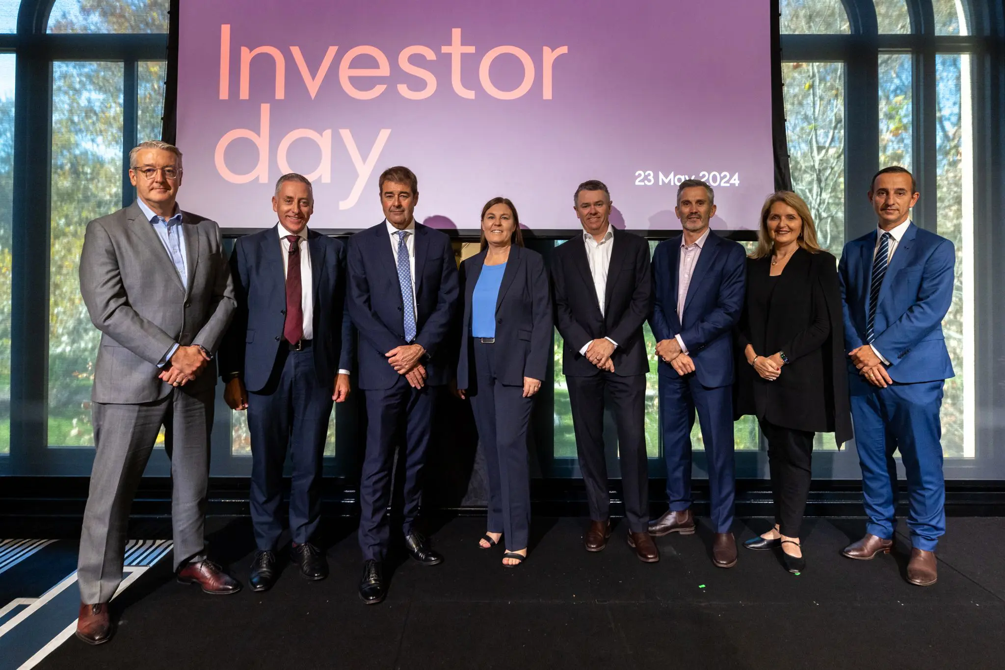 Bendigo Bank board of directors standing up at Investor Day 2024